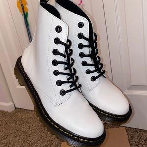 Dr.Martens Luana White !!